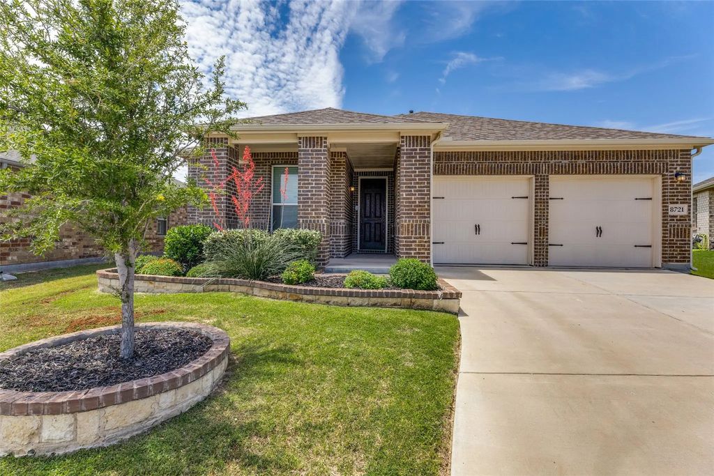 8721 Sleepy Daisy Drive, Fort Worth