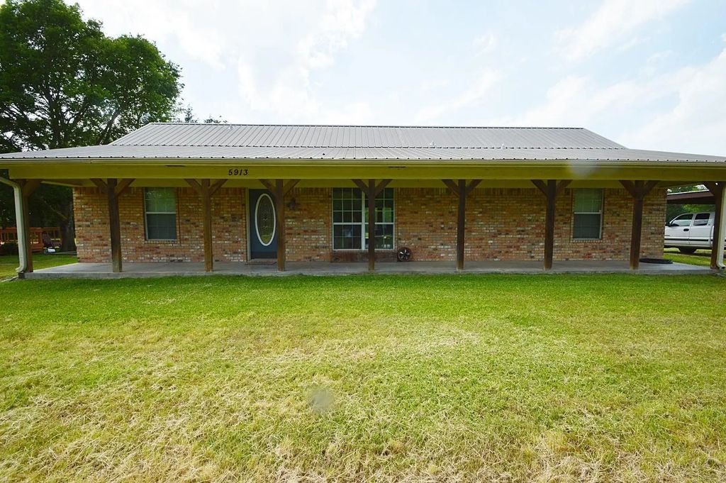 5913 Farm Road 1528, Klondike
