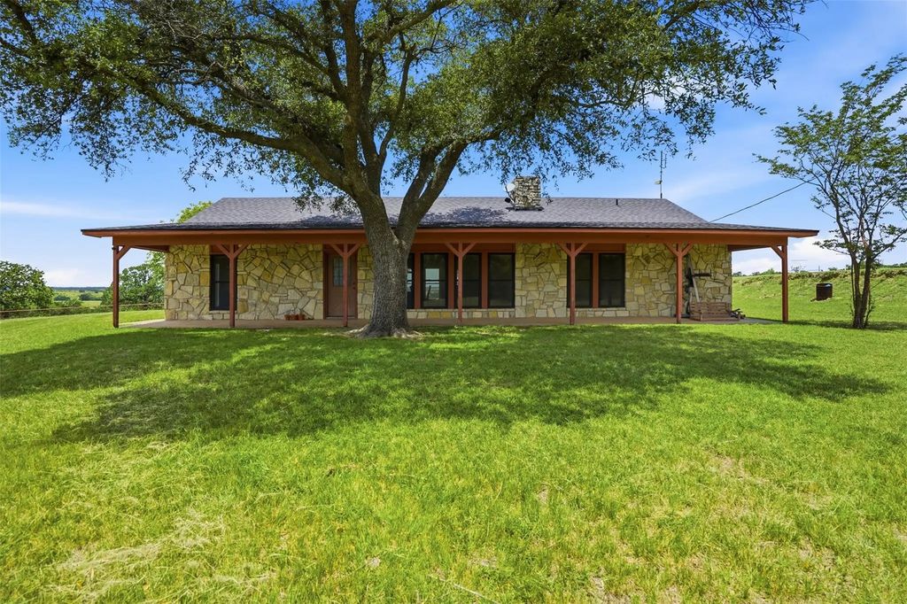 573 County Road 3592, Paradise