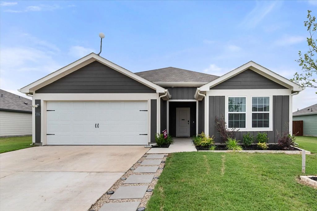 3705 Pilatus Avenue, Corsicana