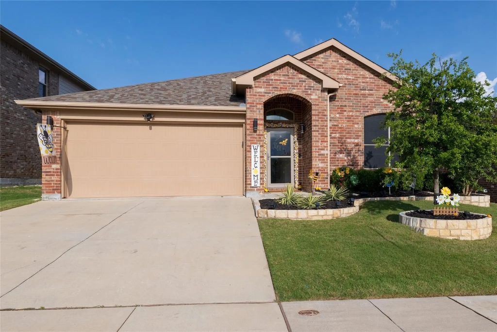 8413 Muddy Creek Drive, Fort Worth