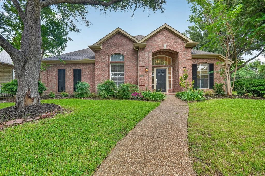 6864 Bushnell Drive, Plano