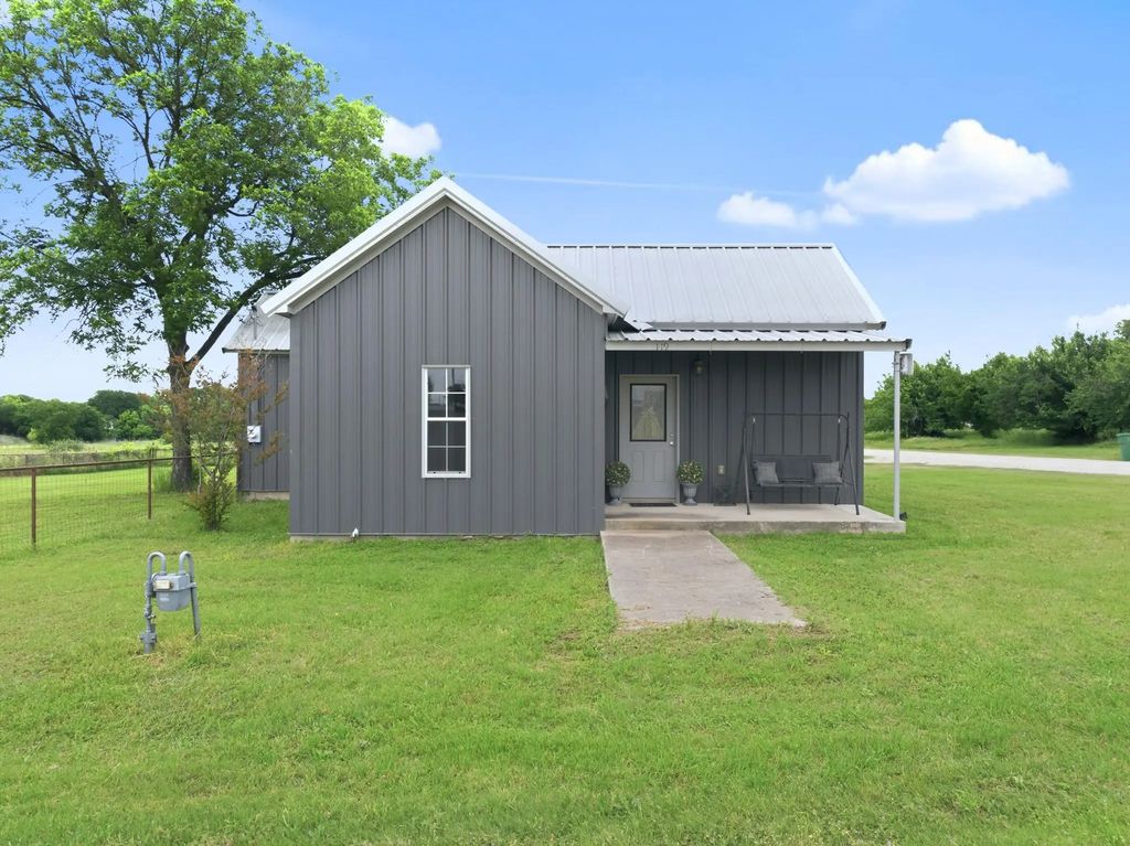 119 Avenue A, Walnut Springs