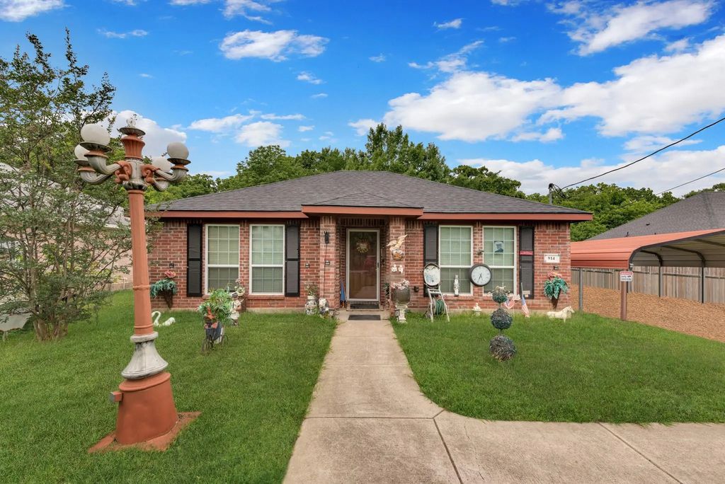 914 Armstrong Road, Seagoville