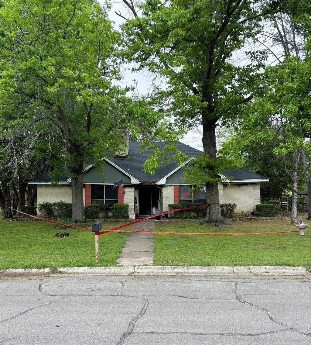 4135 Misty Lane, Paris