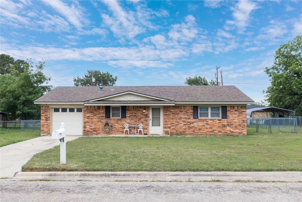 3806 Country Side Drive, Brownwood
