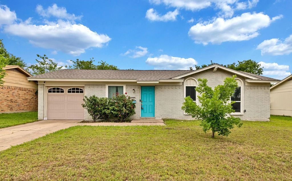 732 Hillside Drive, Burleson