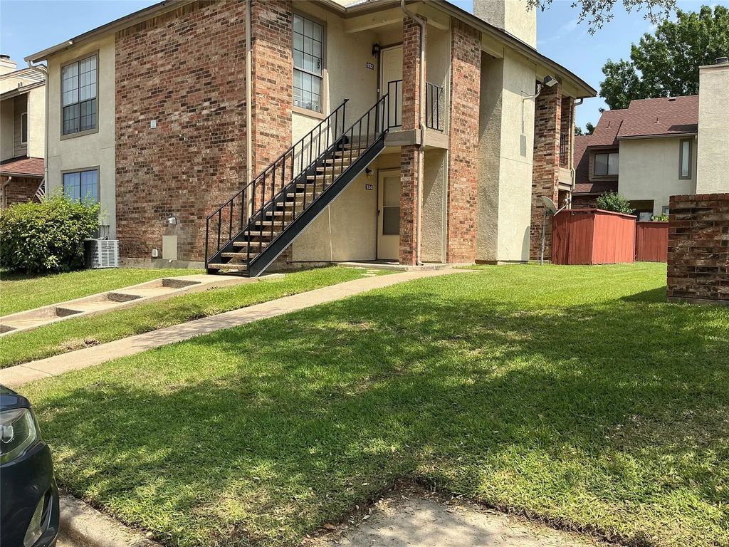 934 Turtle Cove 156, Irving