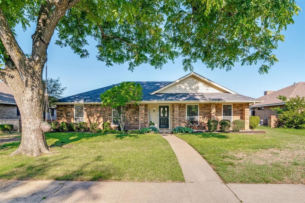 2309 Woodrow Way, Rowlett