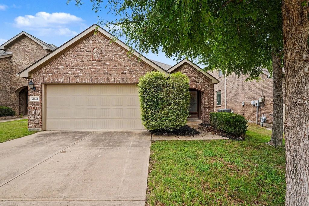 2833 Houston Wood Drive, Fort Worth