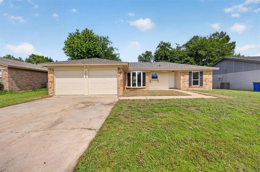 7528 Meadowlark Lane N, Watauga