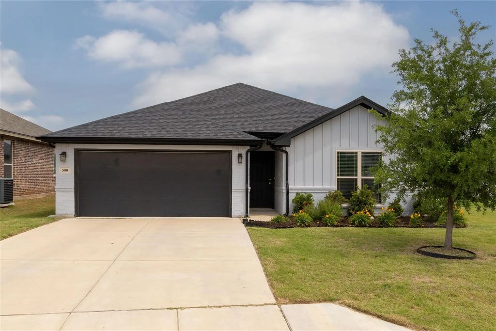 500 Adams Court, Weatherford