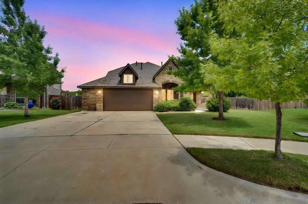 1316 Lacey Oak Drive, Mansfield