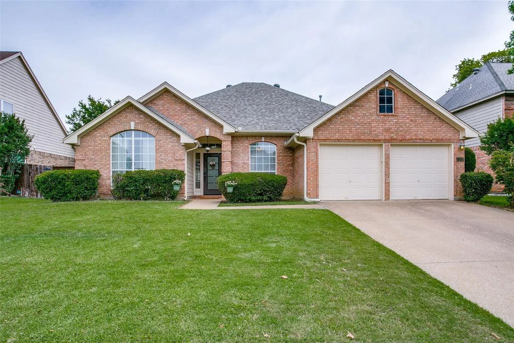 5217 Shadow Glen Drive, Grapevine