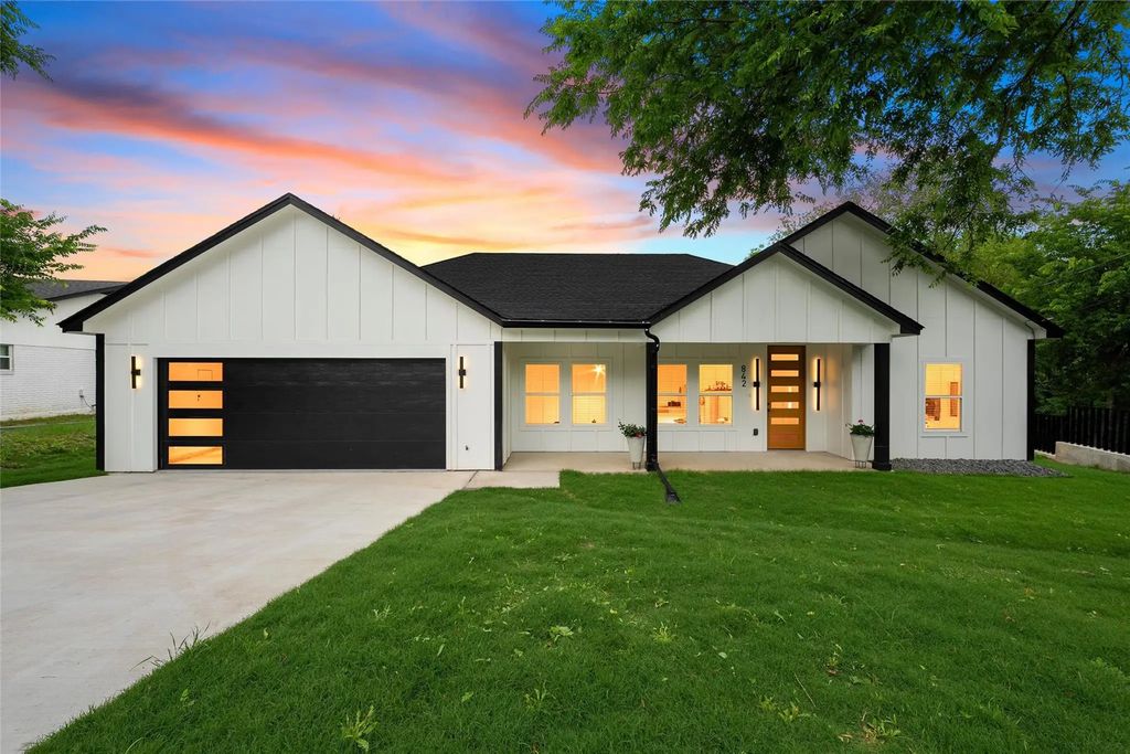 842 White Oak Drive, Woodway