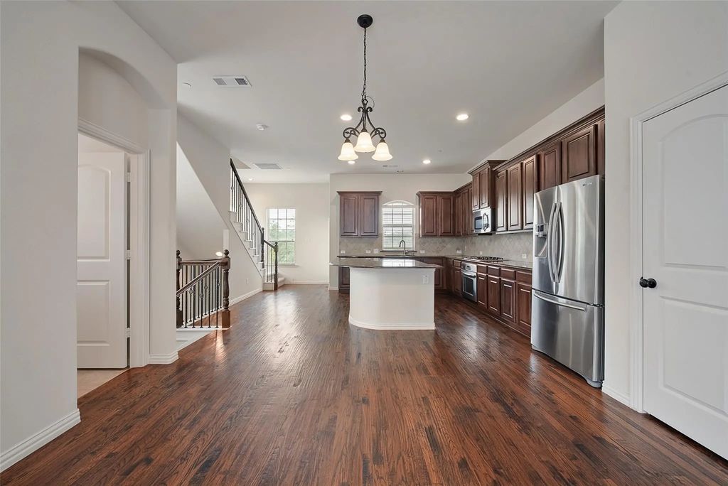 6491 Las Colinas Boulevard, Irving