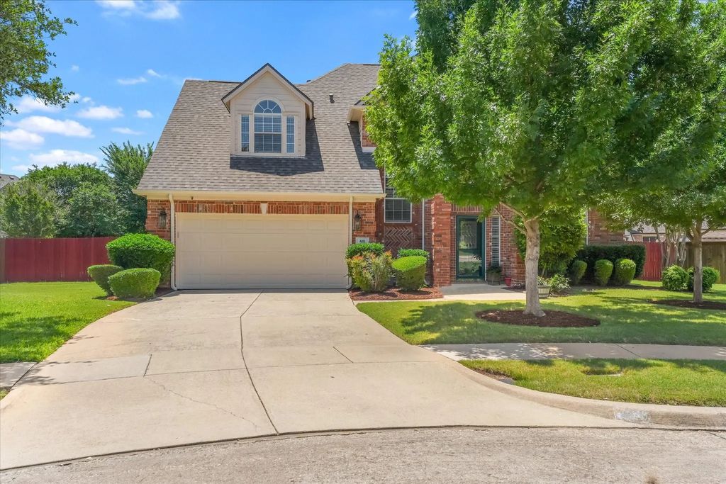461 Shade Tree Court, Hurst