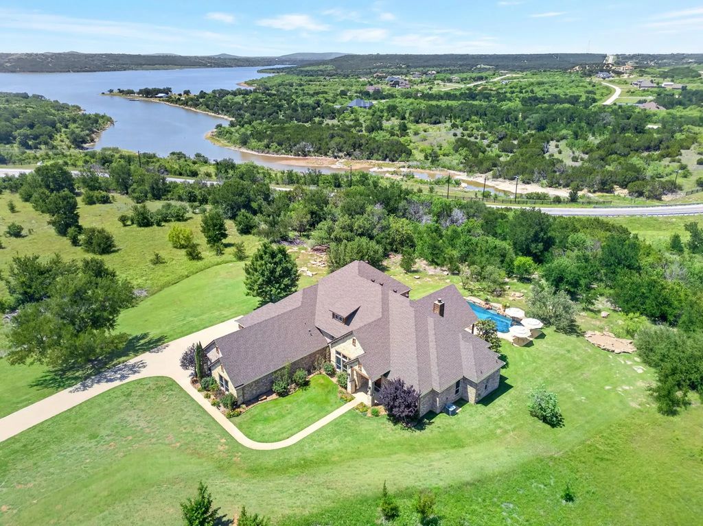 1120 Heron Court, Graford