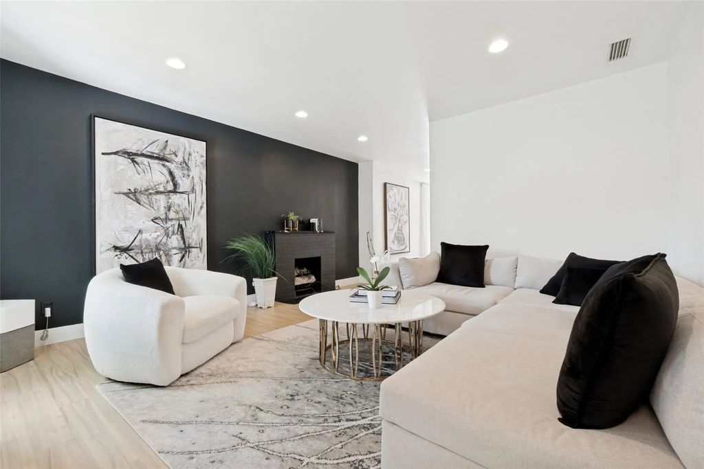 8903 Groveland Drive, Dallas
