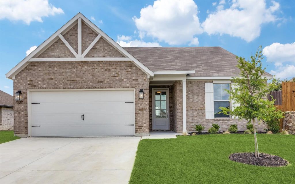 500 Lakeway Lane, Justin