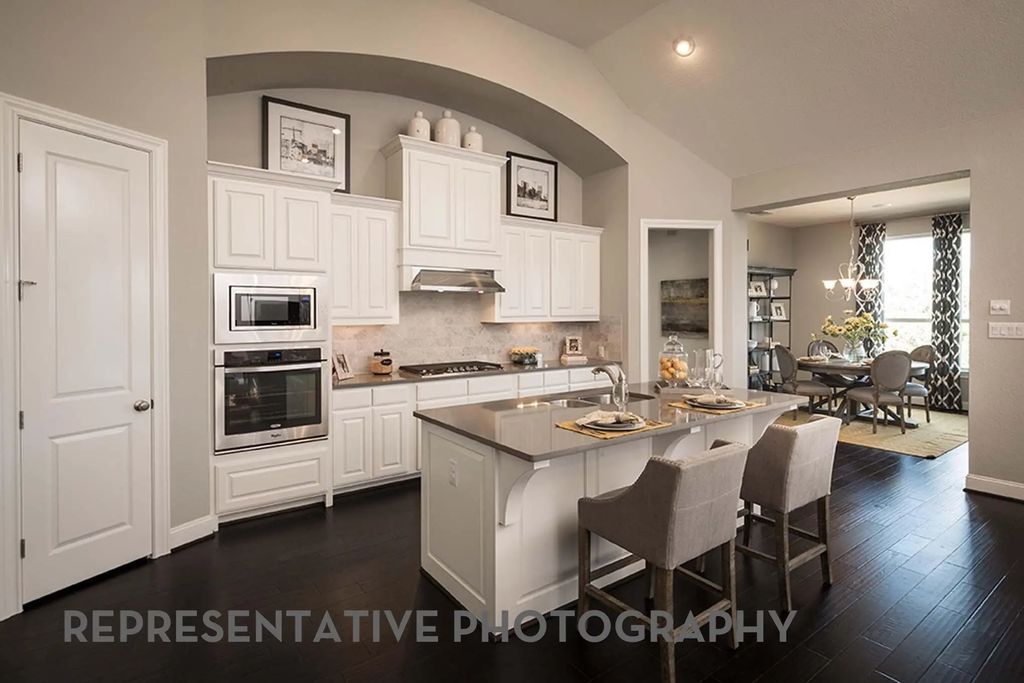 1404 Hydrangea Court, Aubrey
