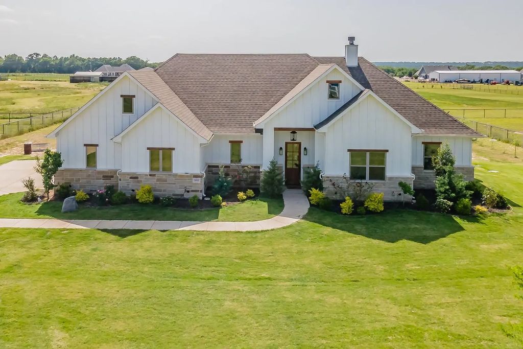 2011 Feather Lane, Weatherford