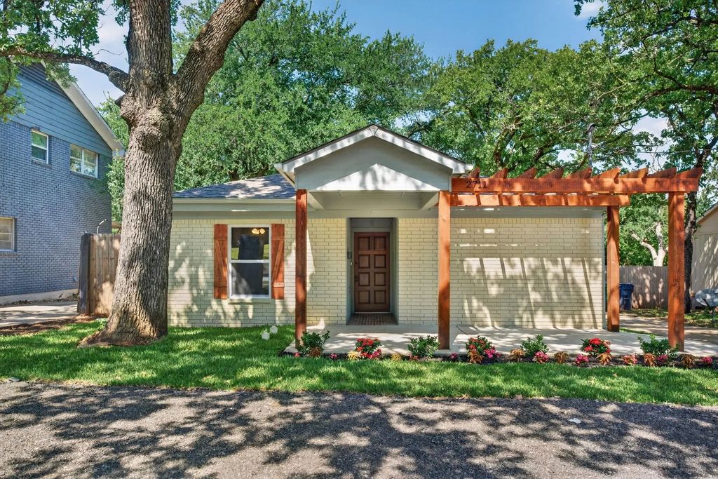2711 N Locust Street, Denton