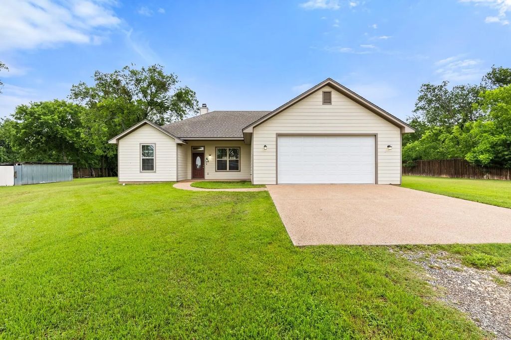 263 E Cougar Lane, China Spring