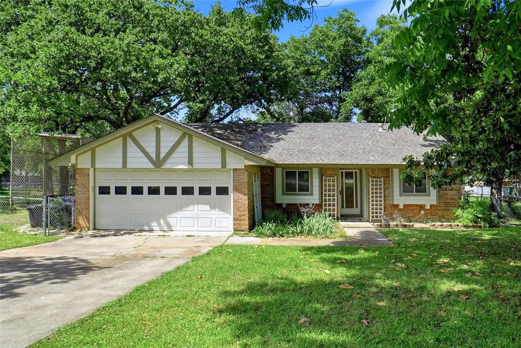 1017 Jarvis Lane, Azle