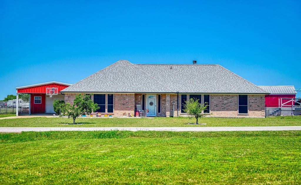 8932 County Road 4116, Kaufman