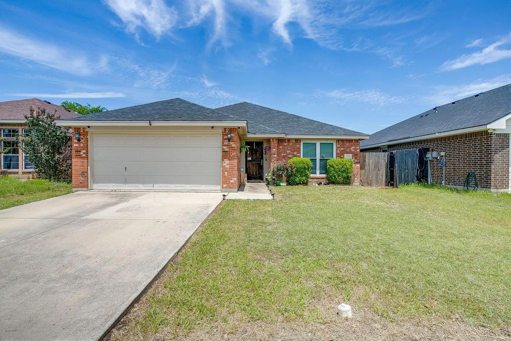 3321 Royal Crest Drive, Fort Worth