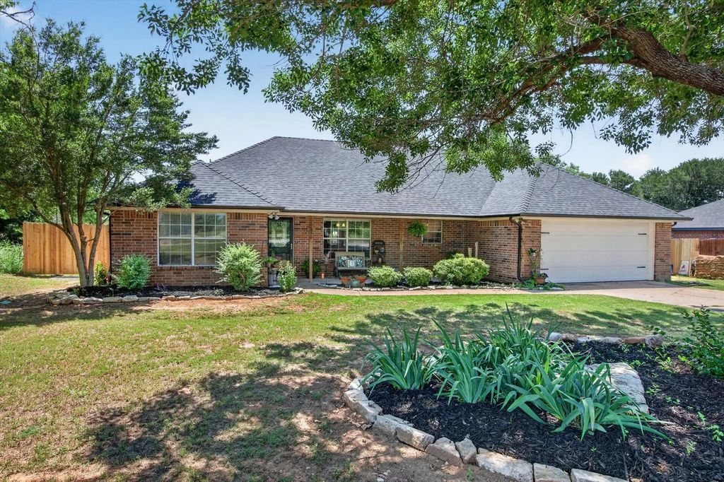 310 Vista Drive, Granbury