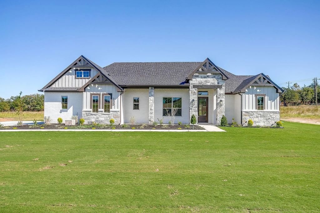 200 Sweetgrass Drive, Poolville