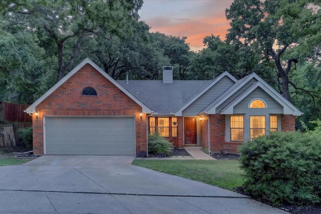 1225 Circle View Court, Grapevine