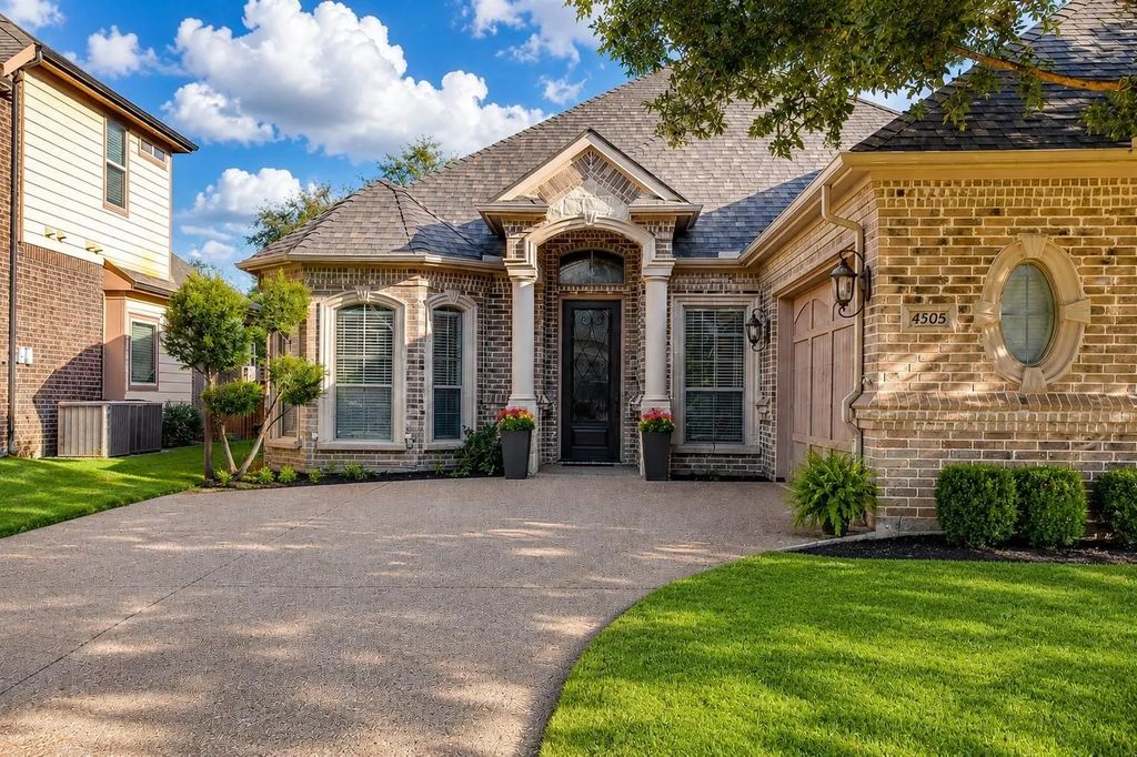 4505 Chaumont Trail, Arlington