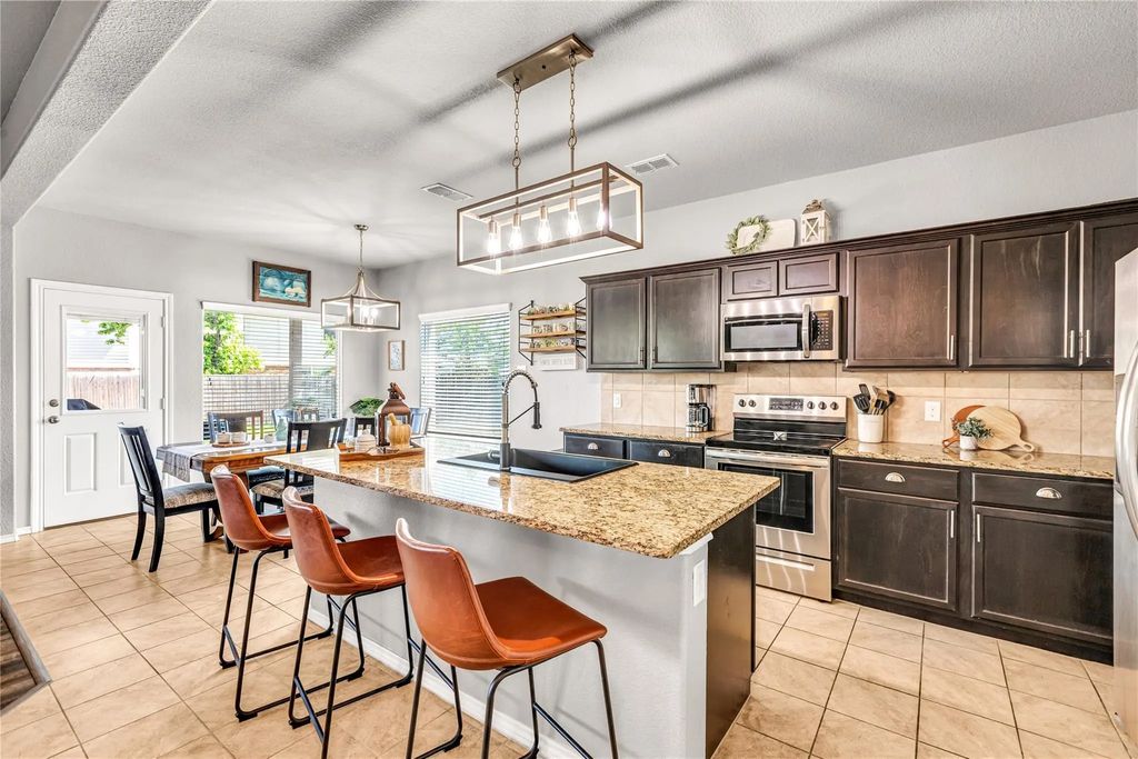 213 Jockey Court, Ponder