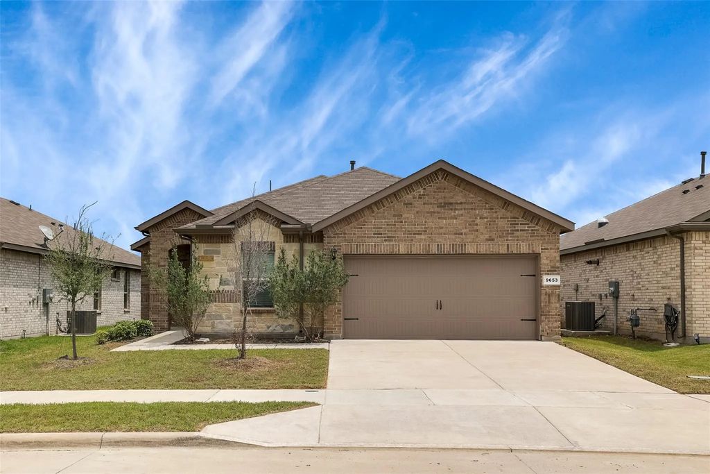 9653 Alderleaf Trail, Fort Worth