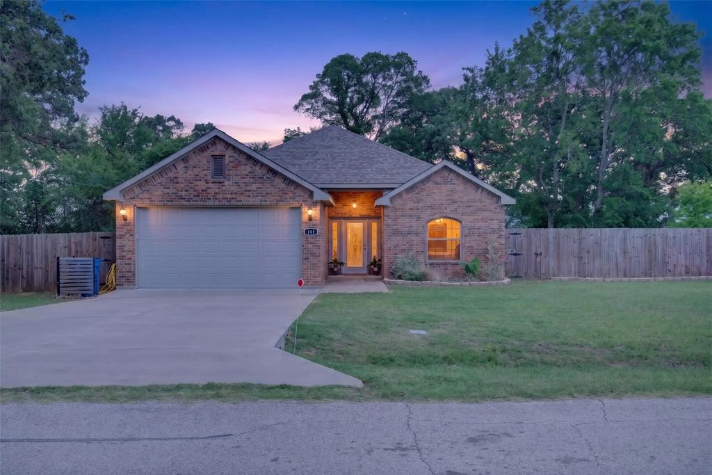 134 Towering Oaks, Tool