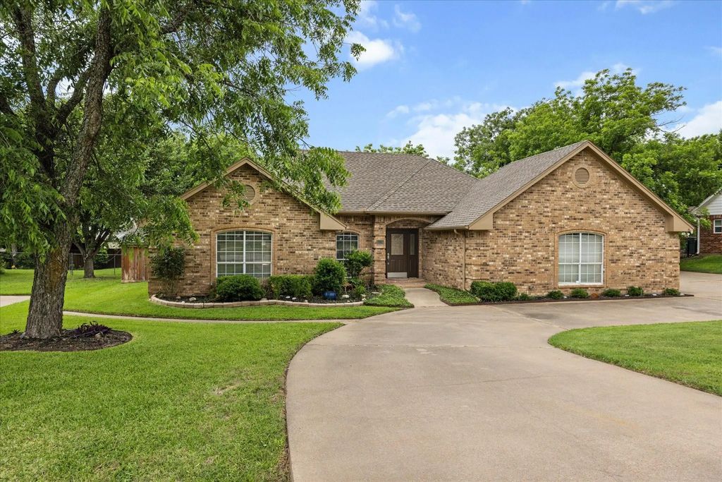 9126 Hanging Moss Drive, Granbury