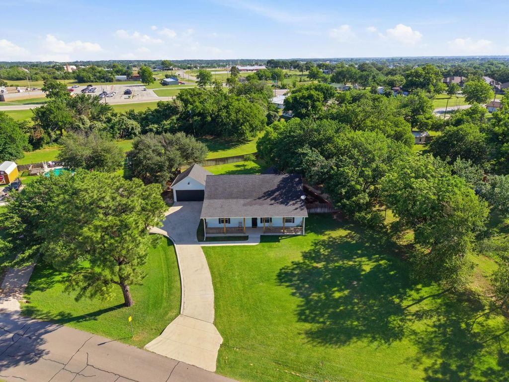 300 Mockingbird Lane, Springtown