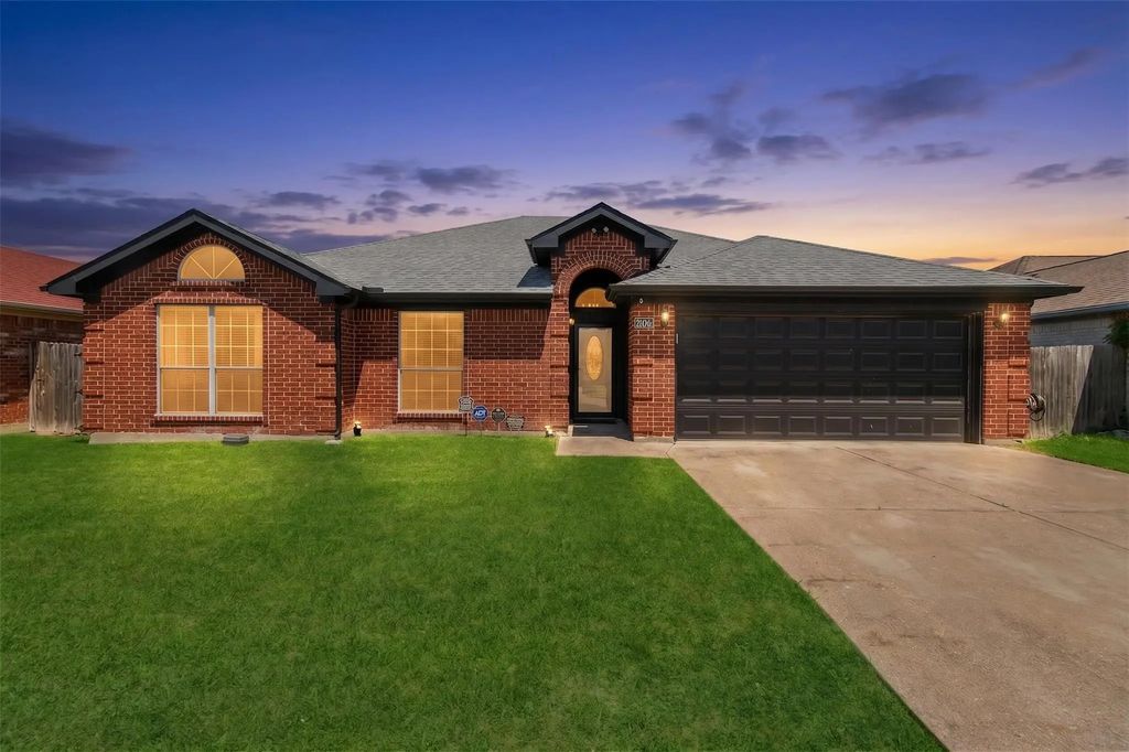 2106 Hickory Wood Trail, Arlington