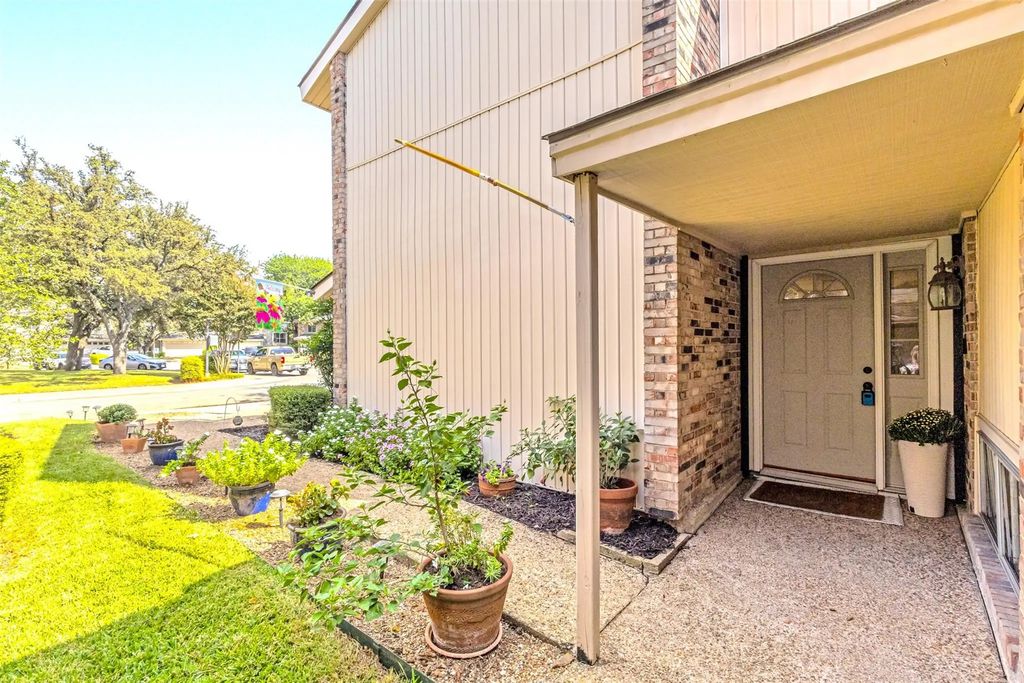 1805 Lakecrest Court, Carrollton