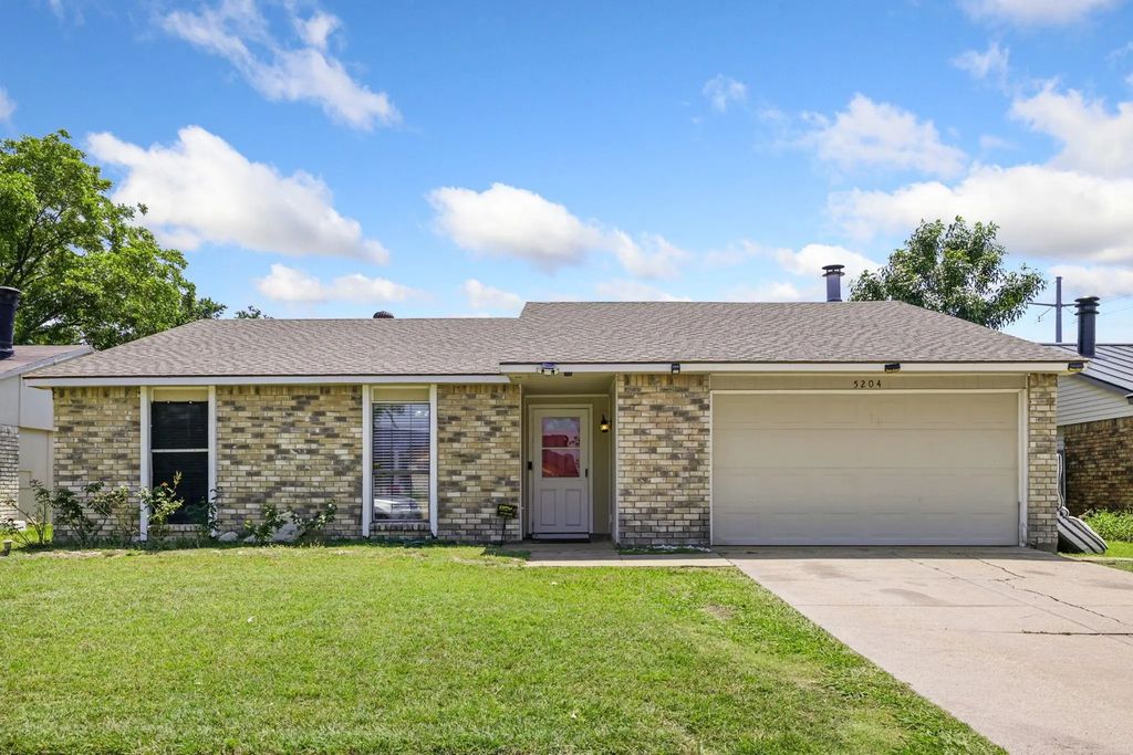 5204 Slay Drive, The Colony