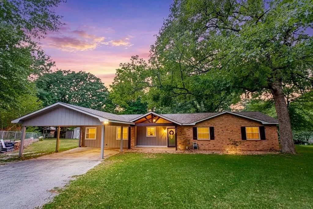 105 Grass Knoll Drive, Hideaway