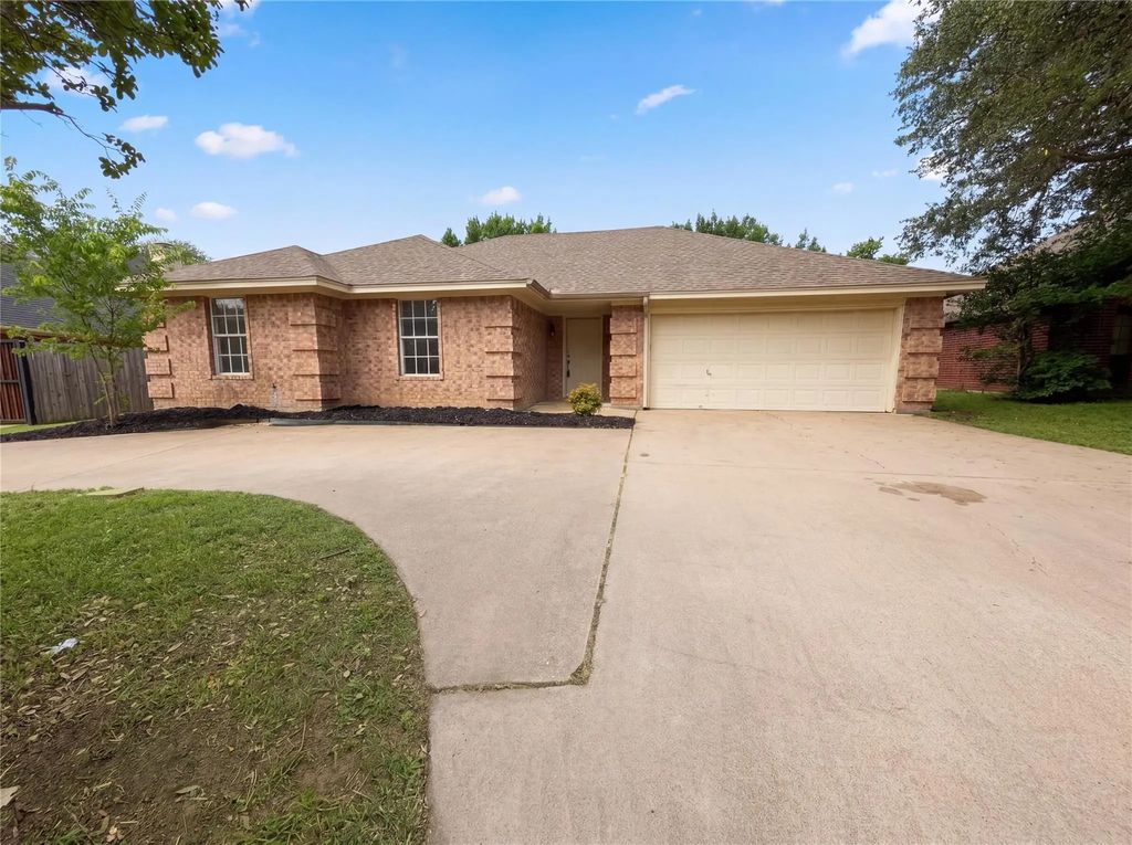 1233 Windy Meadows Drive, Burleson