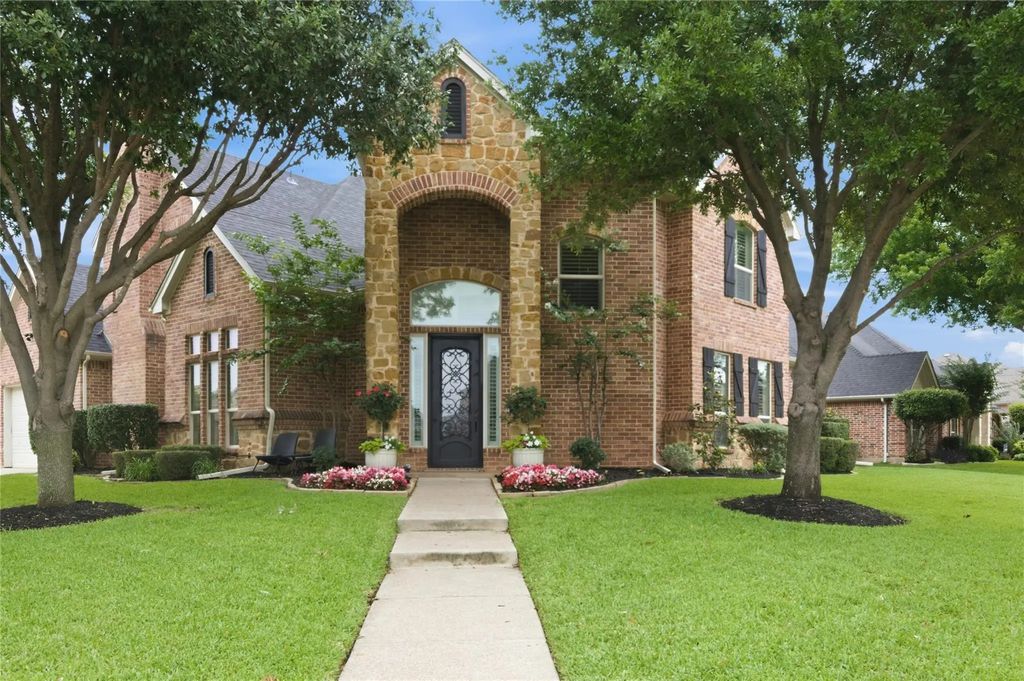 696 Bear Creek Drive, Hurst