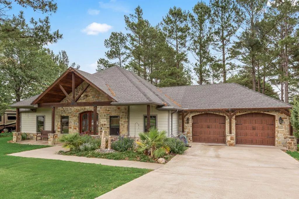 110 Cambridge Drive, Streetman