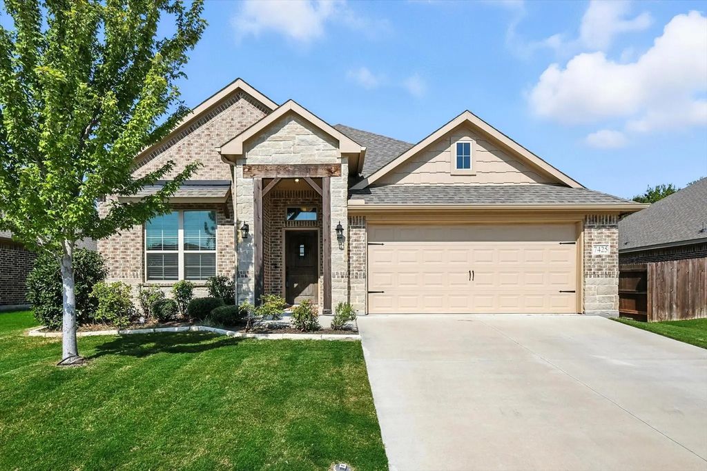 7425 Bellingham Road, Fort Worth