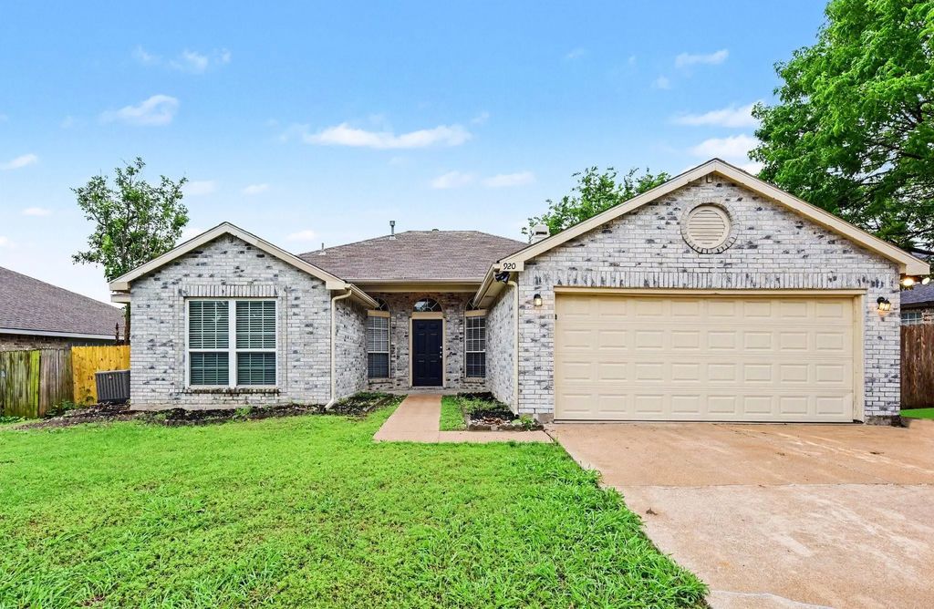 920 Felicia Lane, Arlington