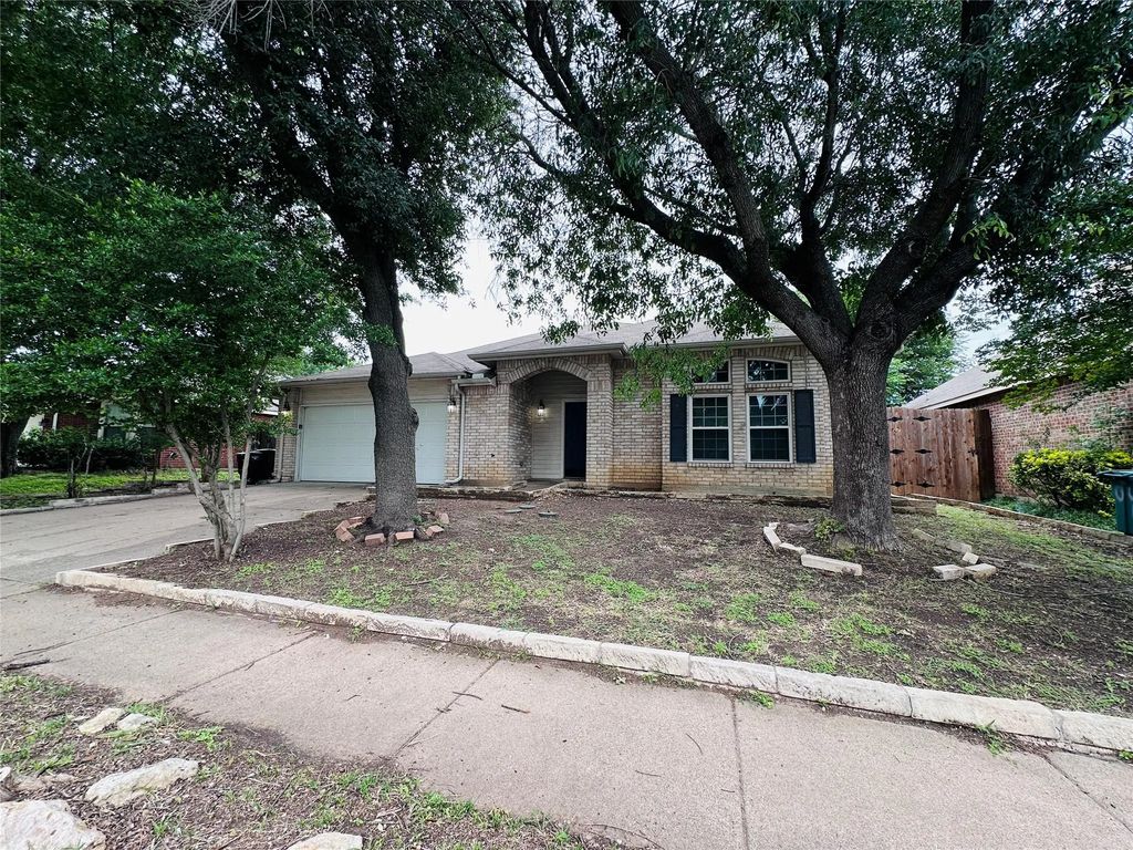 2908 Forest Creek Drive, Fort Worth